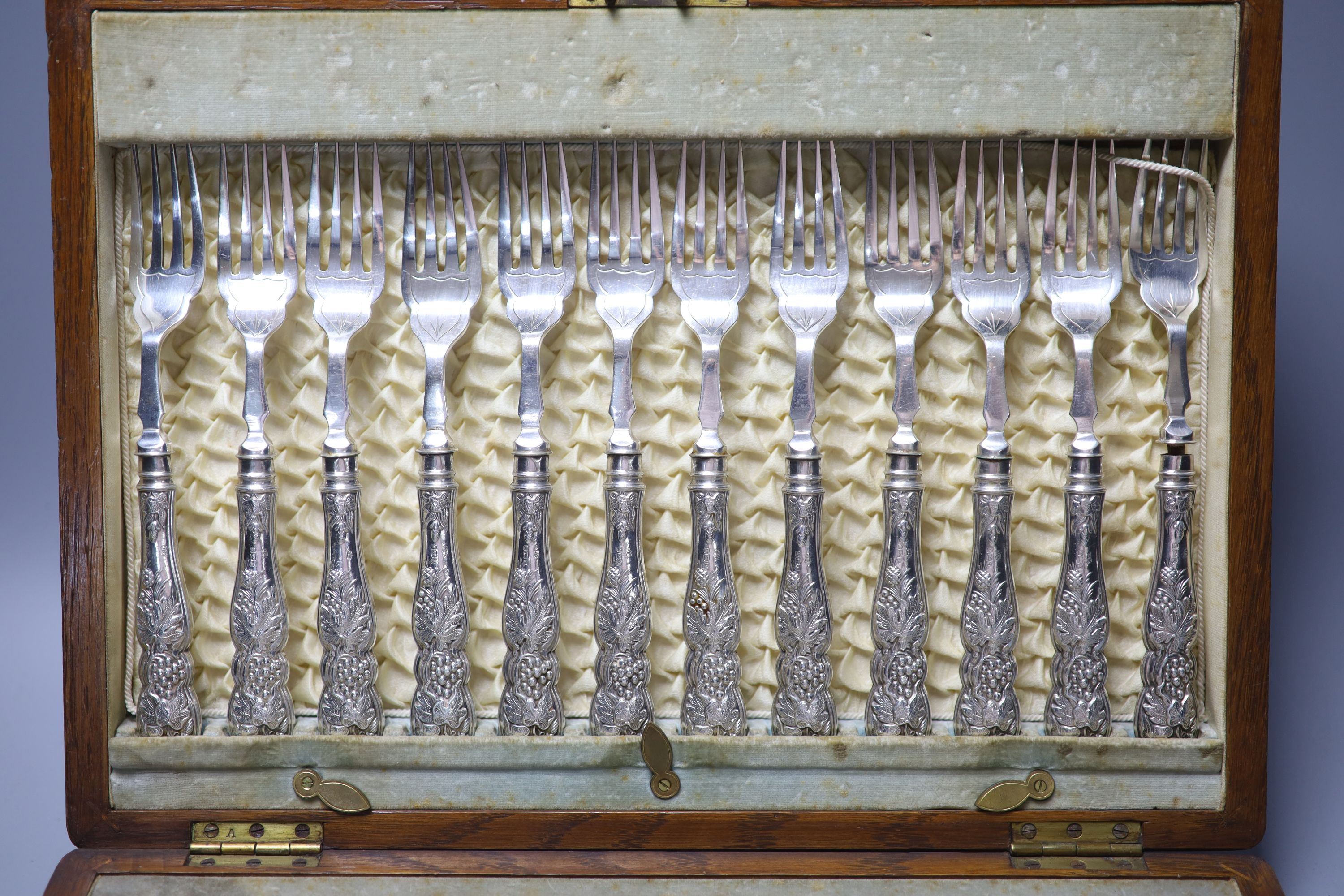 An Edwardian cased set of twelve pairs of silver handled fish eaters, John Biggin, Sheffield, 1907, case 35cm.